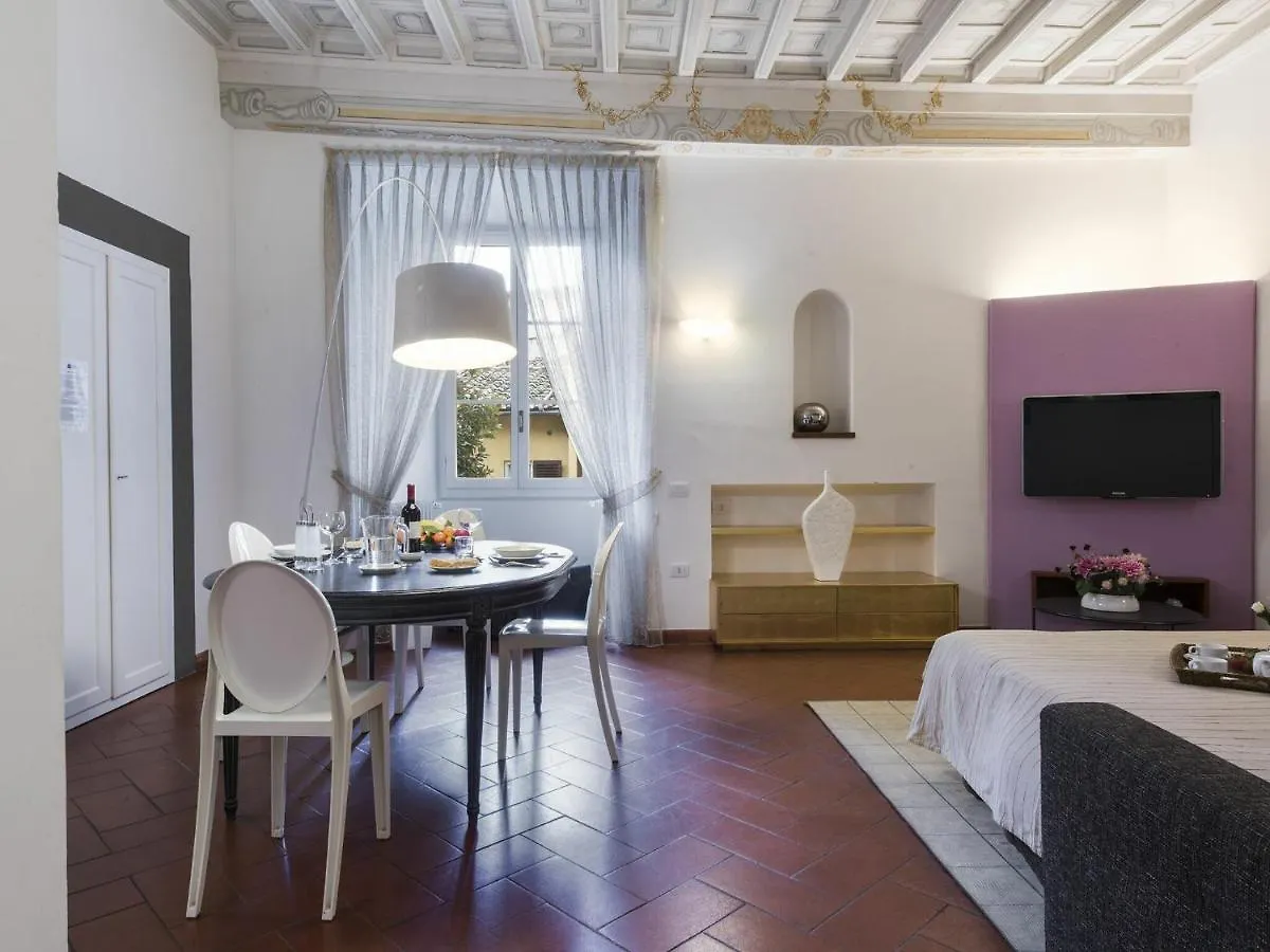 Apartment Palazzo Terme By Halldis Florence