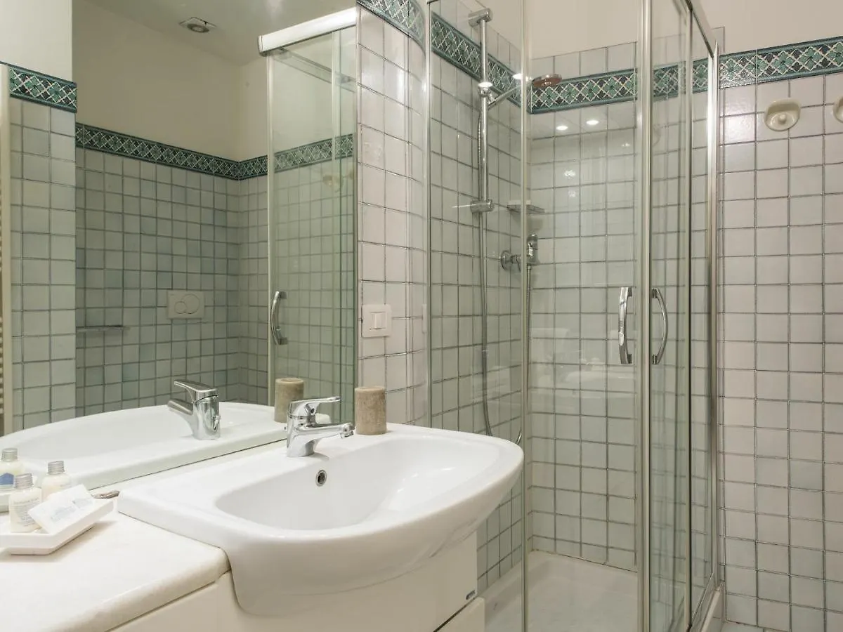 Apartment Palazzo Terme By Halldis Florence