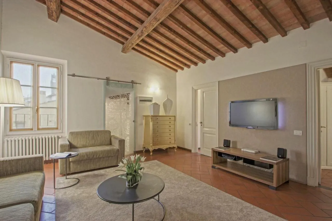 Palazzo Terme By Halldis Florencie Apartmán